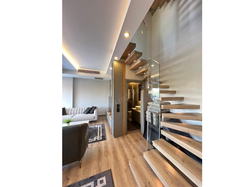 MÜSTAKİL HAVUZLU , YERDEN ISITMALI LÜKS TRİPLEKS !