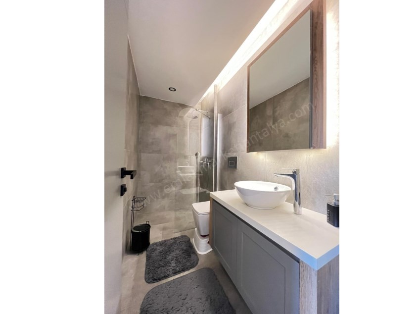 MÜSTAKİL HAVUZLU , YERDEN ISITMALI LÜKS TRİPLEKS !