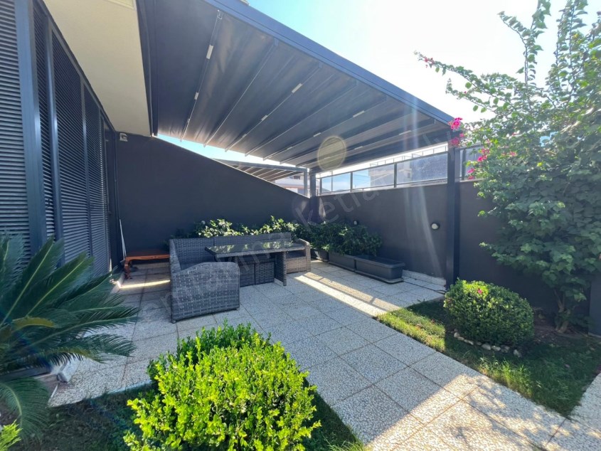 MÜSTAKİL HAVUZLU , YERDEN ISITMALI LÜKS TRİPLEKS !