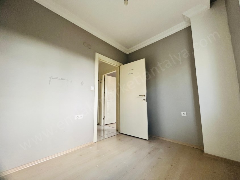 YÜZME HAVUZLU , KAPALI OTOPARKLI SİTEDE 2+1 KİRALIK DAİRE