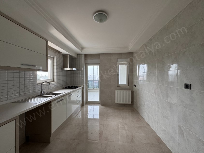 YENİGÜNDE HAVUZLU SİTE İÇİ ÇİFT BANYOLU FIRSAT 3+1 DAİRE 