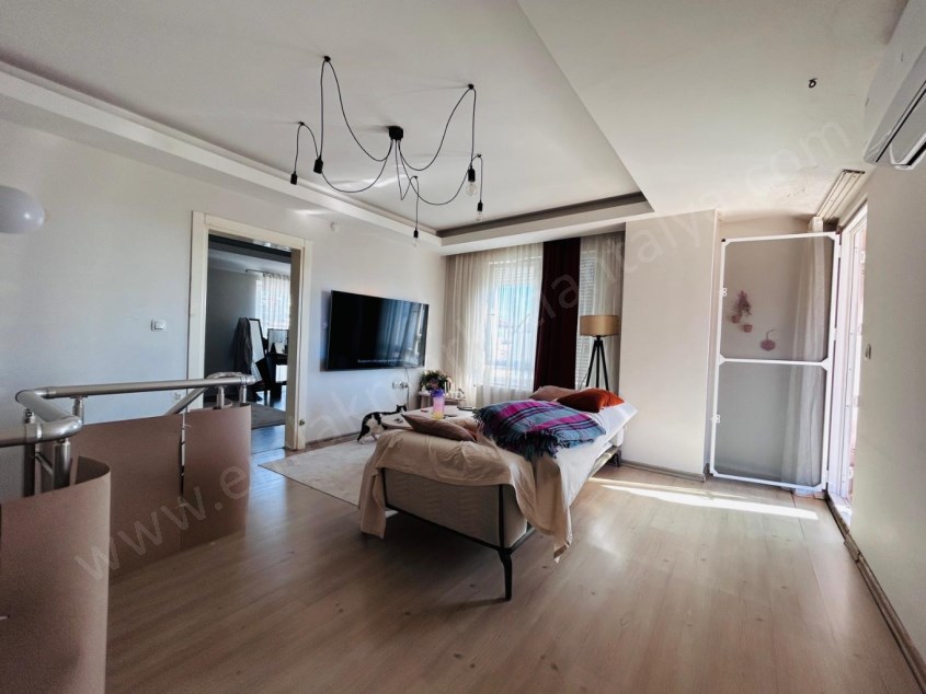 AKKUYUDA ÖNÜ AÇIK ASANSÖRLÜ DOĞALGAZLI GENİŞ DUBLEKS