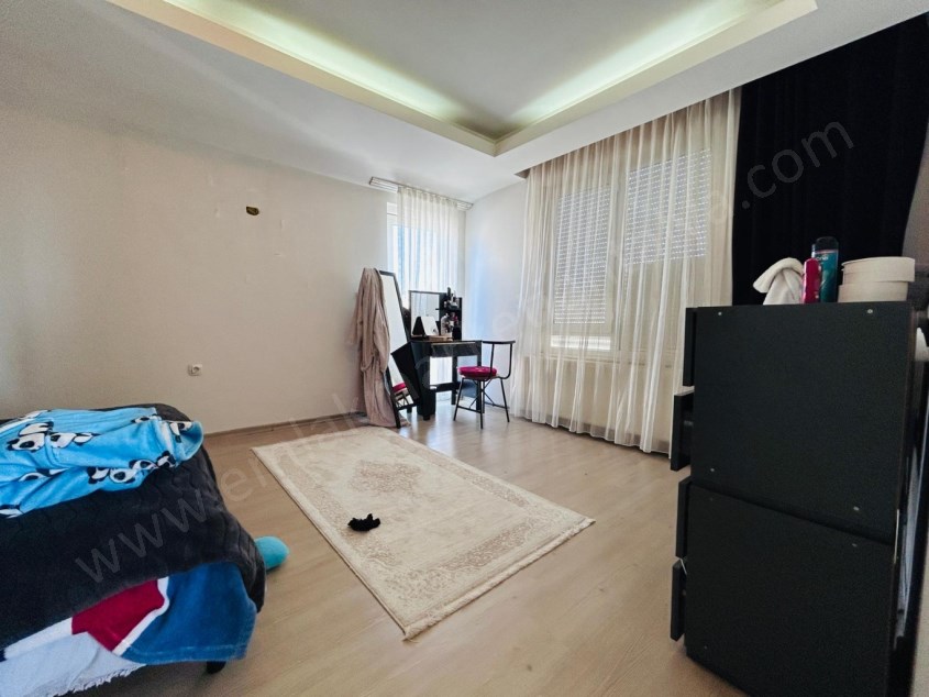 AKKUYUDA ÇANAKÇI ARKASI ÖNÜ AÇIK ASANSÖRLÜ DOĞALGAZLI GENİŞ DUBLEKS