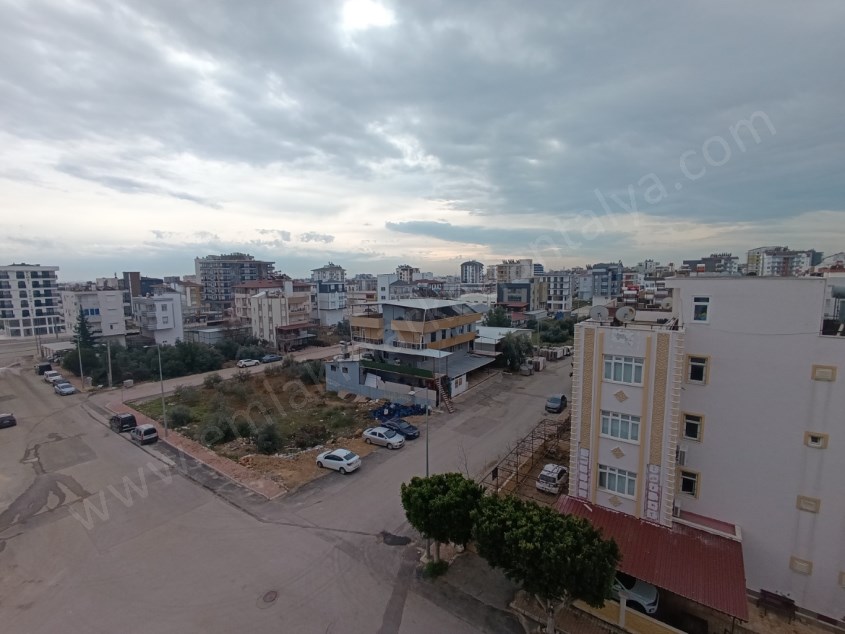 TRAMVAYIN DİBİNDE , LÜKS , KATTA , ASANSÖRLÜ 1+1 KİRALIK DAİRE