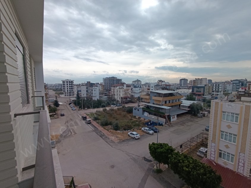 TRAMVAYIN DİBİNDE , LÜKS , KATTA , ASANSÖRLÜ 1+1 KİRALIK DAİRE