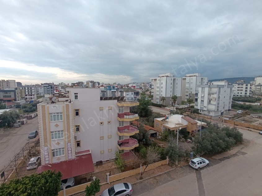 TRAMVAYIN DİBİNDE , LÜKS , KATTA , ASANSÖRLÜ 1+1 KİRALIK DAİRE