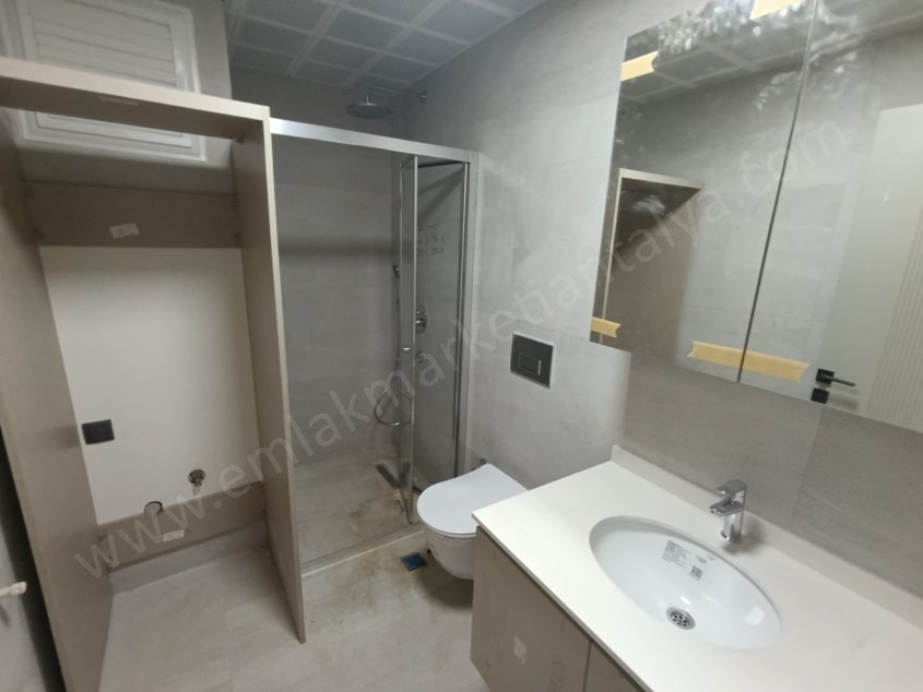 TRAMVAYIN DİBİNDE , LÜKS , KATTA , ASANSÖRLÜ 1+1 KİRALIK DAİRE