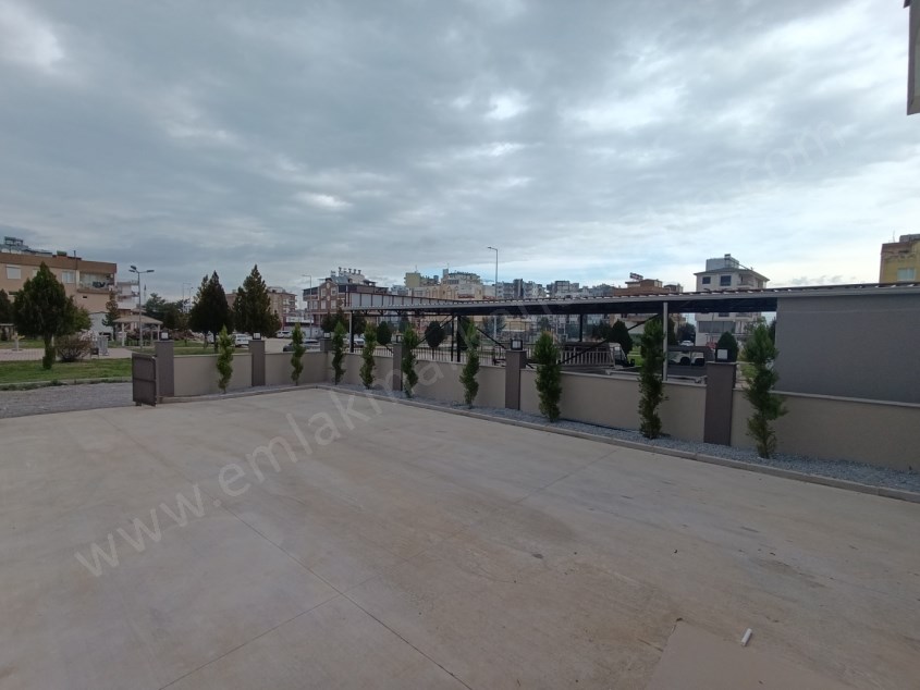 TRAMVAYIN DİBİNDE , LÜKS , KATTA , ASANSÖRLÜ 1+1 KİRALIK DAİRE