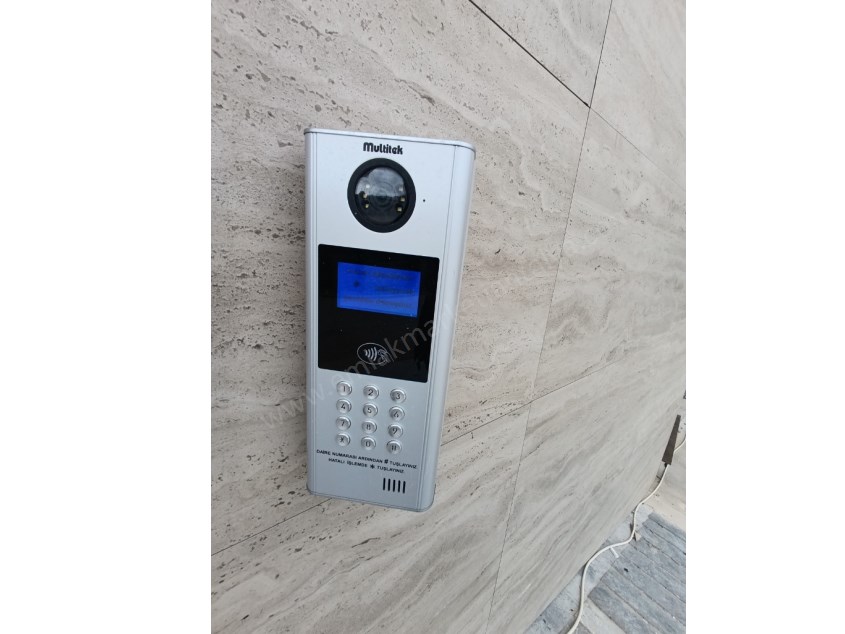 TRAMVAYIN DİBİNDE , LÜKS , KATTA , ASANSÖRLÜ 1+1 KİRALIK DAİRE