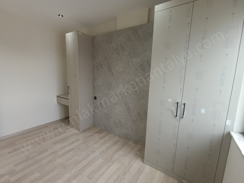 TRAMVAYIN DİBİNDE , LÜKS , KATTA , ASANSÖRLÜ 1+1 KİRALIK DAİRE