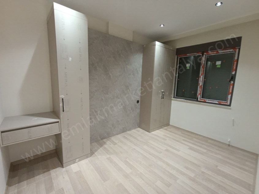 TRAMVAYIN DİBİNDE , LÜKS , KATTA , ASANSÖRLÜ 1+1 KİRALIK DAİRE