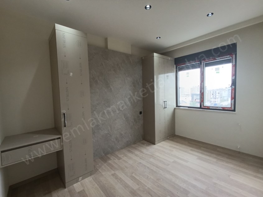 TRAMVAYIN DİBİNDE , LÜKS , KATTA , ASANSÖRLÜ 1+1 KİRALIK DAİRE