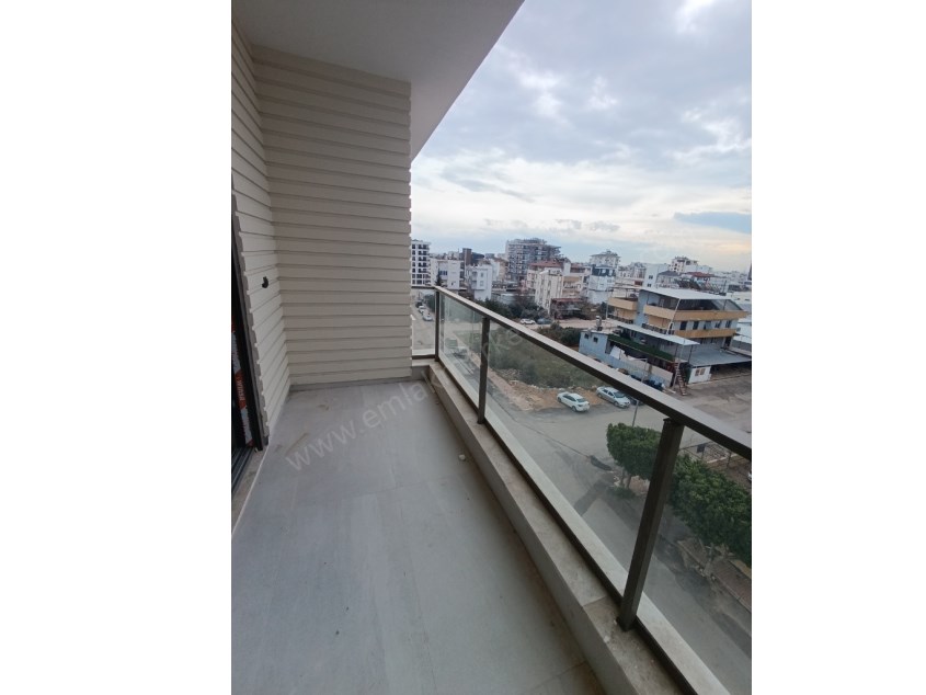 TRAMVAYIN DİBİNDE , LÜKS , KATTA , ASANSÖRLÜ 1+1 KİRALIK DAİRE