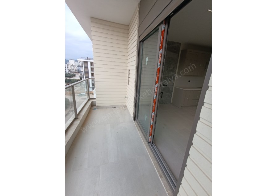 TRAMVAYIN DİBİNDE , LÜKS , KATTA , ASANSÖRLÜ 1+1 KİRALIK DAİRE