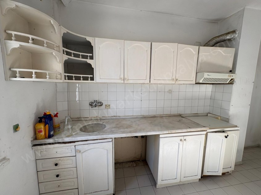 SERVİS GÜZERGAHINDA , ARAKAT , GENİŞ 3+1 KİRALIK