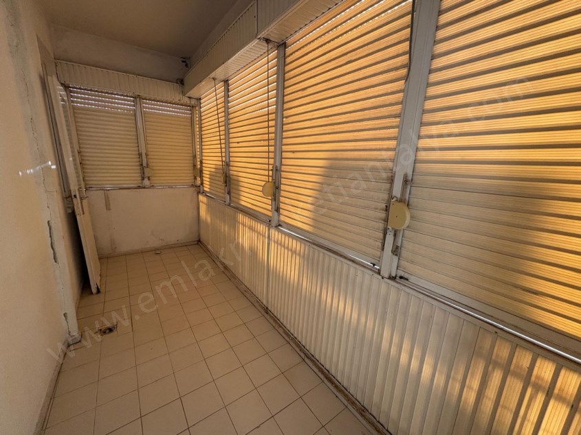 SERVİS GÜZERGAHINDA , ARAKAT , GENİŞ 3+1 KİRALIK