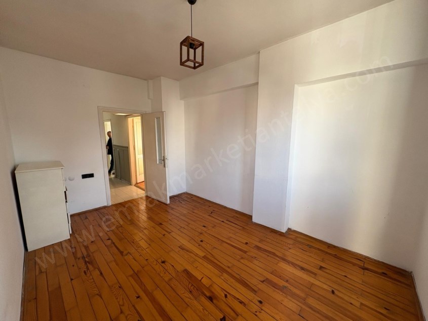 SERVİS GÜZERGAHINDA , ARAKAT , GENİŞ 3+1 KİRALIK