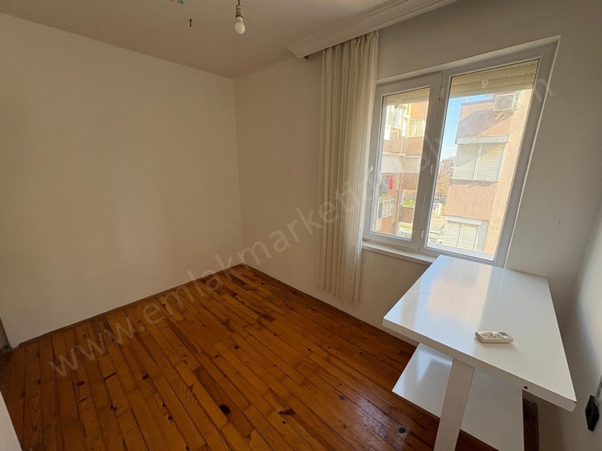 SERVİS GÜZERGAHINDA , ARAKAT , GENİŞ 3+1 KİRALIK