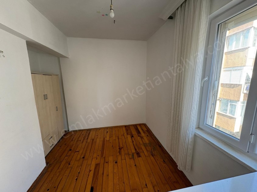 SERVİS GÜZERGAHINDA , ARAKAT , GENİŞ 3+1 KİRALIK