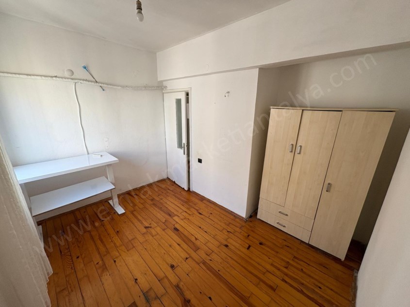 SERVİS GÜZERGAHINDA , ARAKAT , GENİŞ 3+1 KİRALIK