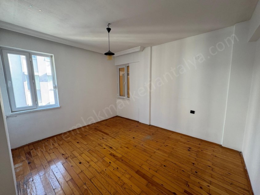 SERVİS GÜZERGAHINDA , ARAKAT , GENİŞ 3+1 KİRALIK