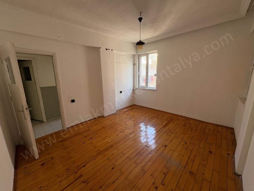 SERVİS GÜZERGAHINDA , ARAKAT , GENİŞ 3+1 KİRALIK