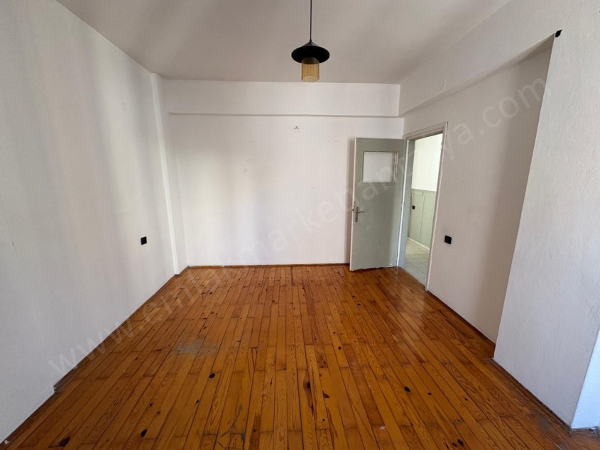 SERVİS GÜZERGAHINDA , ARAKAT , GENİŞ 3+1 KİRALIK