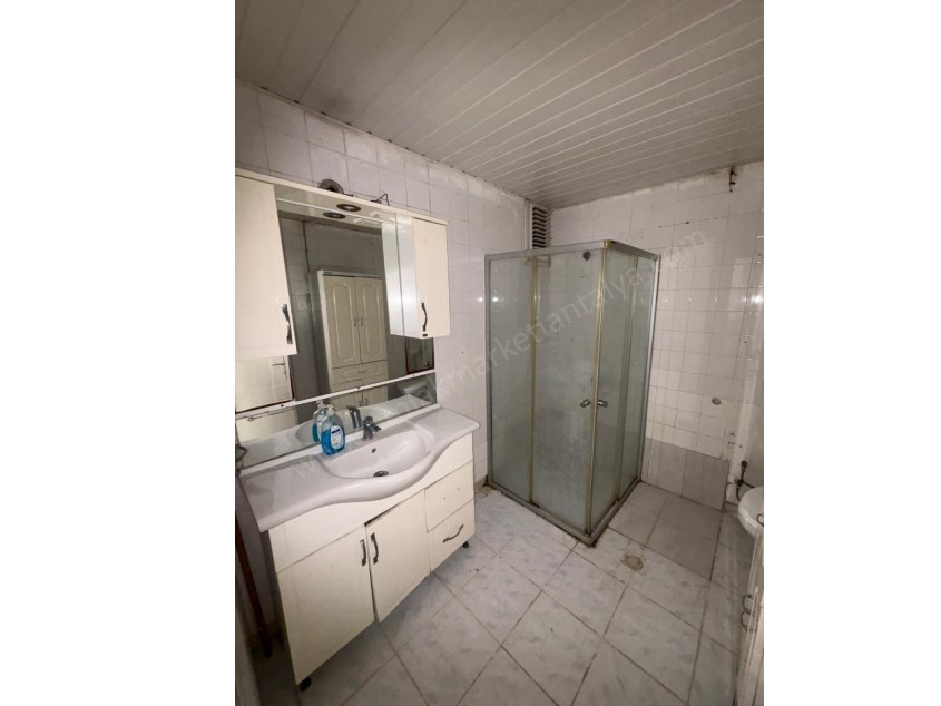 SERVİS GÜZERGAHINDA , ARAKAT , GENİŞ 3+1 KİRALIK