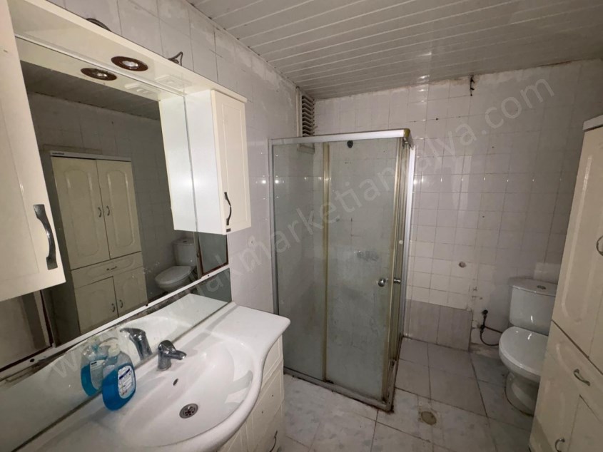 SERVİS GÜZERGAHINDA , ARAKAT , GENİŞ 3+1 KİRALIK