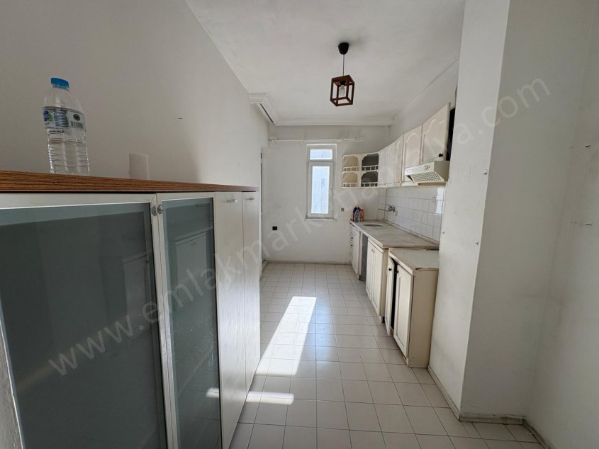 SERVİS GÜZERGAHINDA , ARAKAT , GENİŞ 3+1 KİRALIK