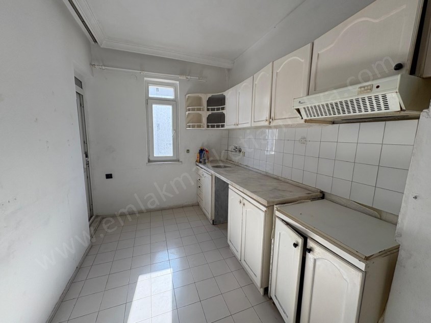 SERVİS GÜZERGAHINDA , ARAKAT , GENİŞ 3+1 KİRALIK