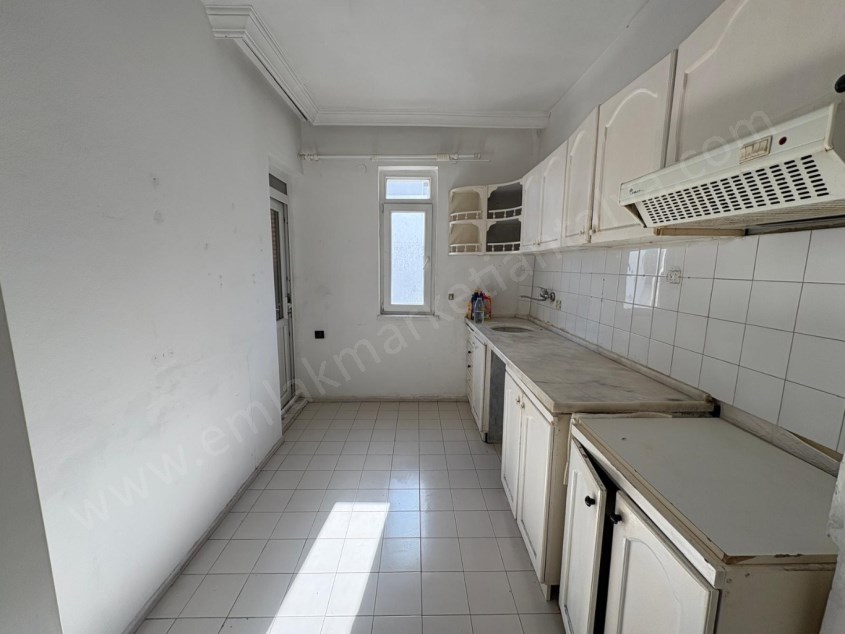 SERVİS GÜZERGAHINDA , ARAKAT , GENİŞ 3+1 KİRALIK