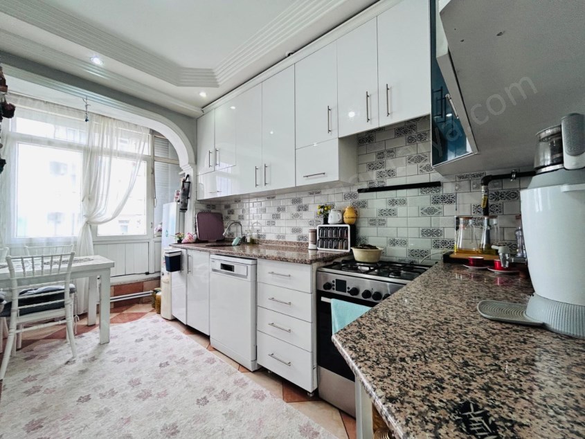 MEVLANA CADDESİ ÜZERİ ASANSÖRLÜ ARAKAT GENİŞ 3+1