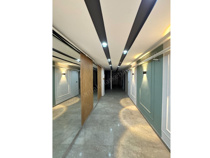 TRAMVAY DURAĞINA YAKIN KATTA GENİŞ KULLANIŞLI FIRSAT 2+1