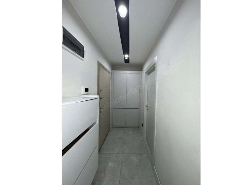 TRAMVAY DURAĞINA YAKIN KATTA GENİŞ KULLANIŞLI FIRSAT 2+1