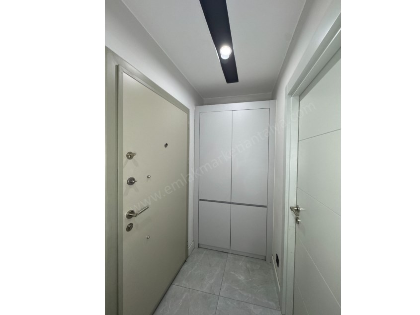 TRAMVAY DURAĞINA YAKIN KATTA GENİŞ KULLANIŞLI FIRSAT 2+1