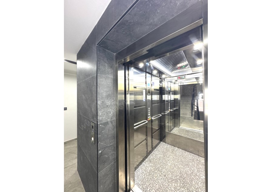 TRAMVAY DURAĞINA YAKIN KATTA GENİŞ KULLANIŞLI FIRSAT 2+1