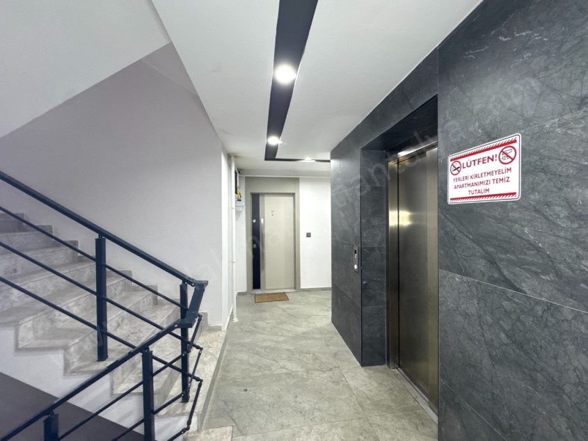 TRAMVAY DURAĞINA YAKIN KATTA GENİŞ KULLANIŞLI FIRSAT 2+1