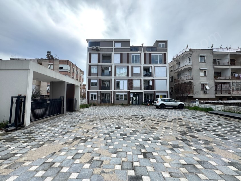 TRAMVAY DURAĞINA YAKIN KATTA GENİŞ KULLANIŞLI FIRSAT 2+1