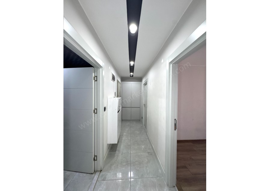 TRAMVAY DURAĞINA YAKIN KATTA GENİŞ KULLANIŞLI FIRSAT 2+1