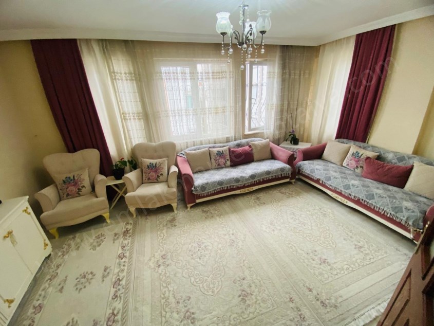 KÖŞEBAŞI CEPHELERİ AÇIK OKUL, PAZAR VE HASTANE YAKINI 2+1 ARAKAT