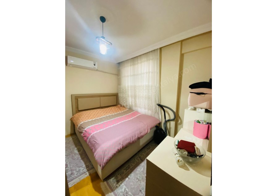 KÖŞEBAŞI CEPHELERİ AÇIK OKUL, PAZAR VE HASTANE YAKINI 2+1 ARAKAT