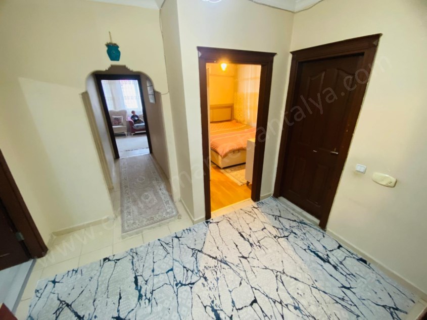 KÖŞEBAŞI CEPHELERİ AÇIK OKUL, PAZAR VE HASTANE YAKINI 2+1 ARAKAT