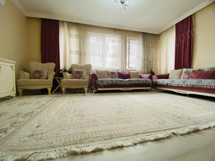 KÖŞEBAŞI CEPHELERİ AÇIK OKUL, PAZAR VE HASTANE YAKINI 2+1 ARAKAT