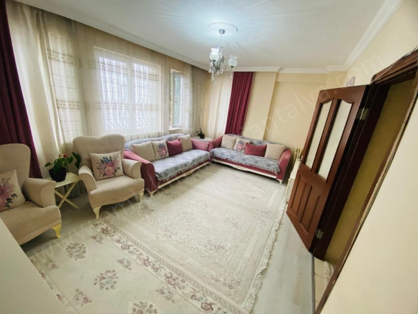 KÖŞEBAŞI CEPHELERİ AÇIK OKUL, PAZAR VE HASTANE YAKINI 2+1 ARAKAT