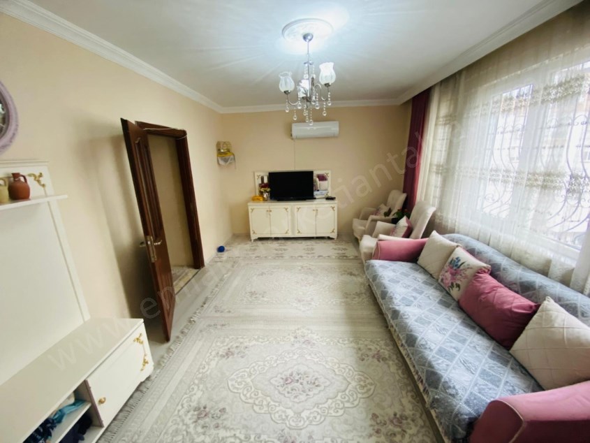 KÖŞEBAŞI CEPHELERİ AÇIK OKUL, PAZAR VE HASTANE YAKINI 2+1 ARAKAT