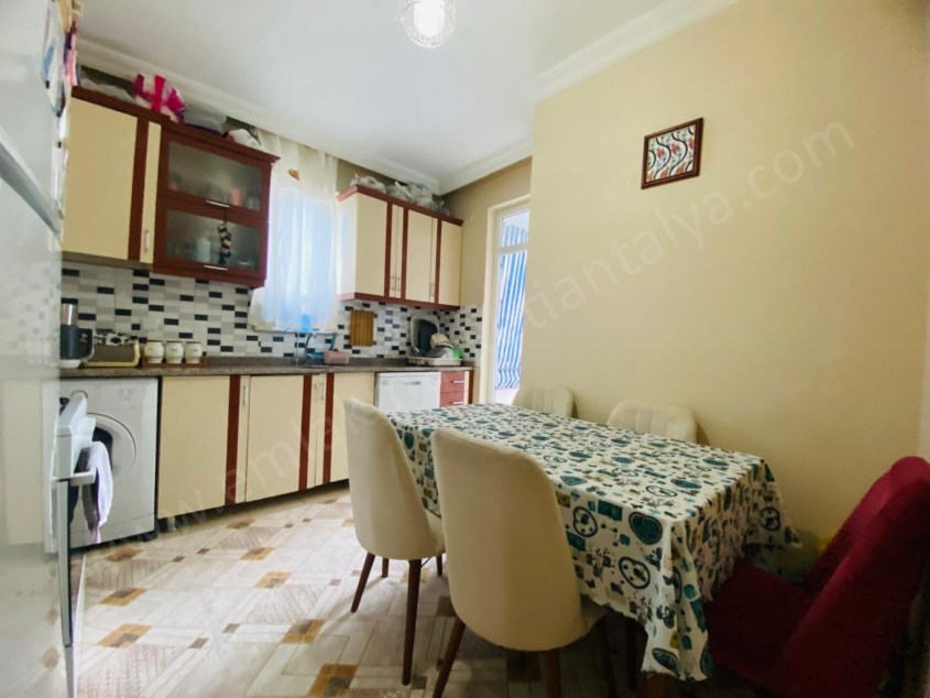 KÖŞEBAŞI CEPHELERİ AÇIK OKUL, PAZAR VE HASTANE YAKINI 2+1 ARAKAT