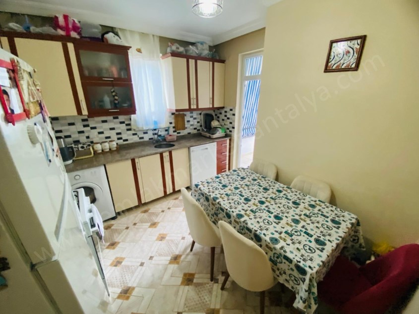 KÖŞEBAŞI CEPHELERİ AÇIK OKUL, PAZAR VE HASTANE YAKINI 2+1 ARAKAT