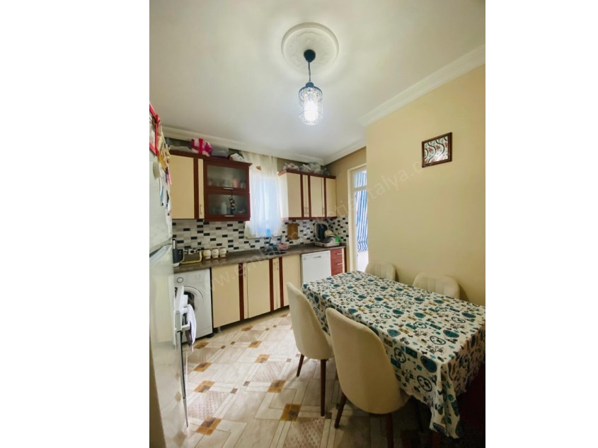 KÖŞEBAŞI CEPHELERİ AÇIK OKUL, PAZAR VE HASTANE YAKINI 2+1 ARAKAT