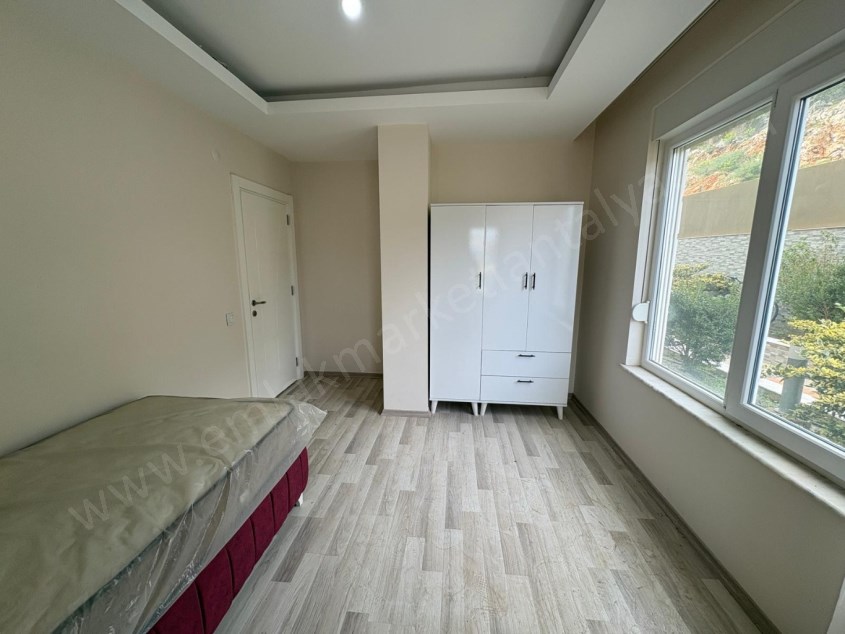 YÜZME HAVUZLU , OTOPARKLI , SAUNALI SİTE İÇİNDE FIRSAT 2+1 DAİRE